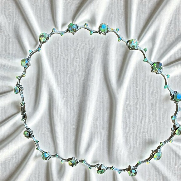 Iridescent Stones Set on Wavy Silver Toned Metal Links Collar Fold Over Clasp - Picture 1 of 16